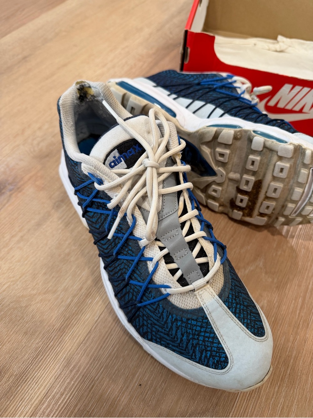 Nike Men’s Air Max 95 White and Blue Lace-Up Sneakers - Picture 3 of 5
